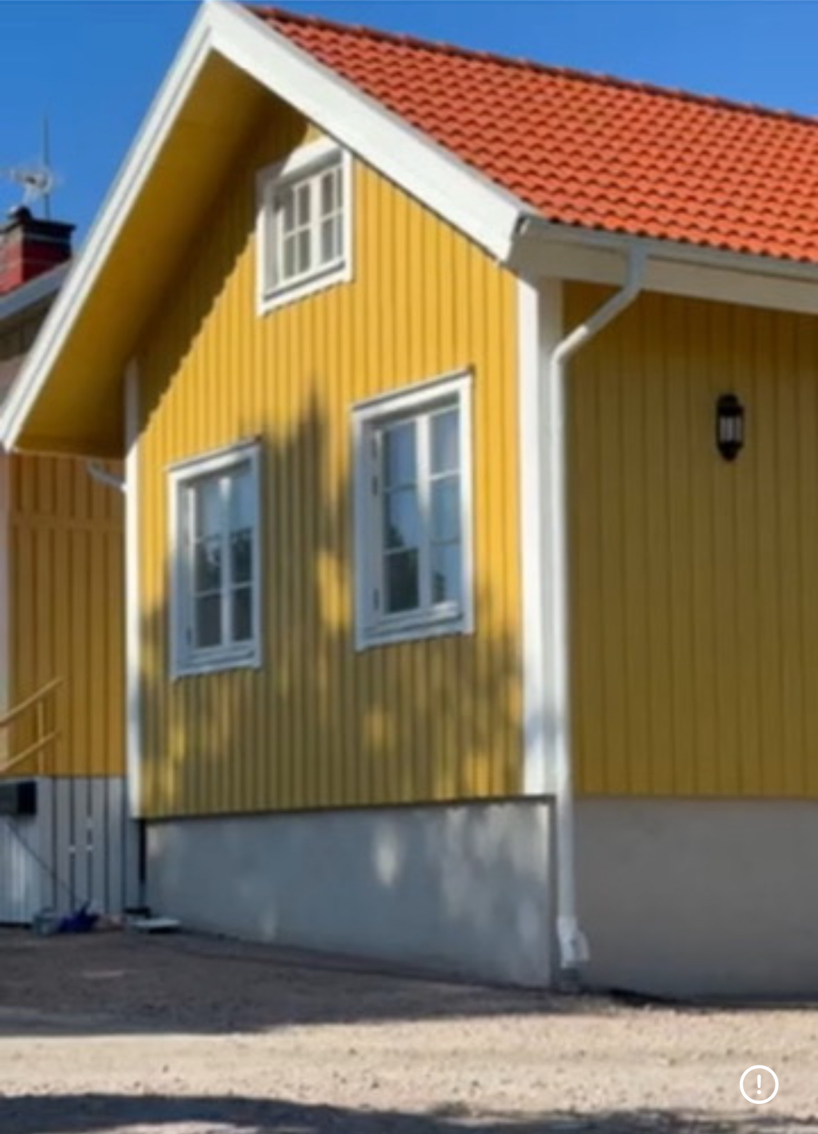 Målad gul fasad på Toftaholm Herrgård